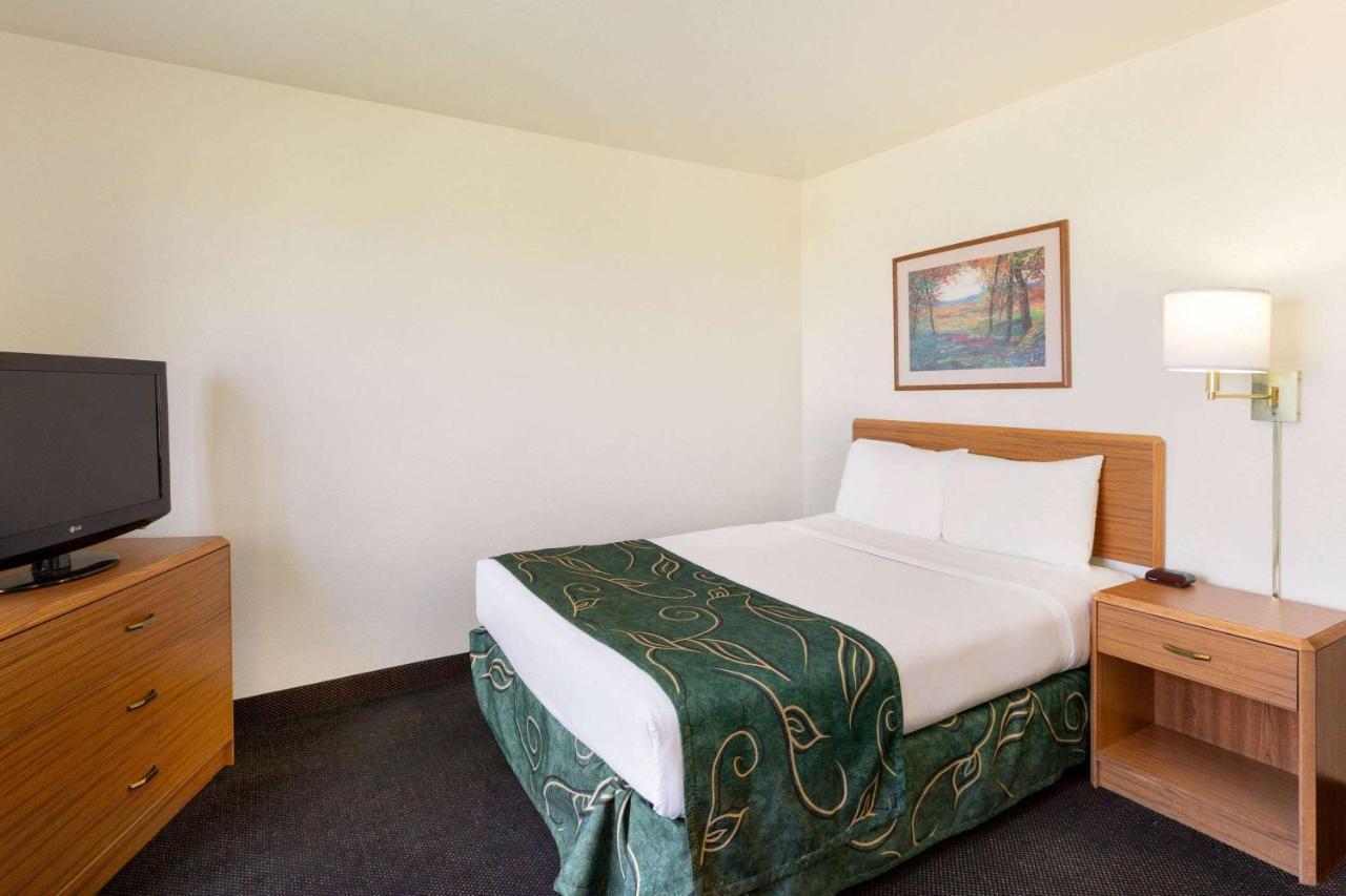 Travelodge By Wyndham Sharon Springs מראה חיצוני תמונה